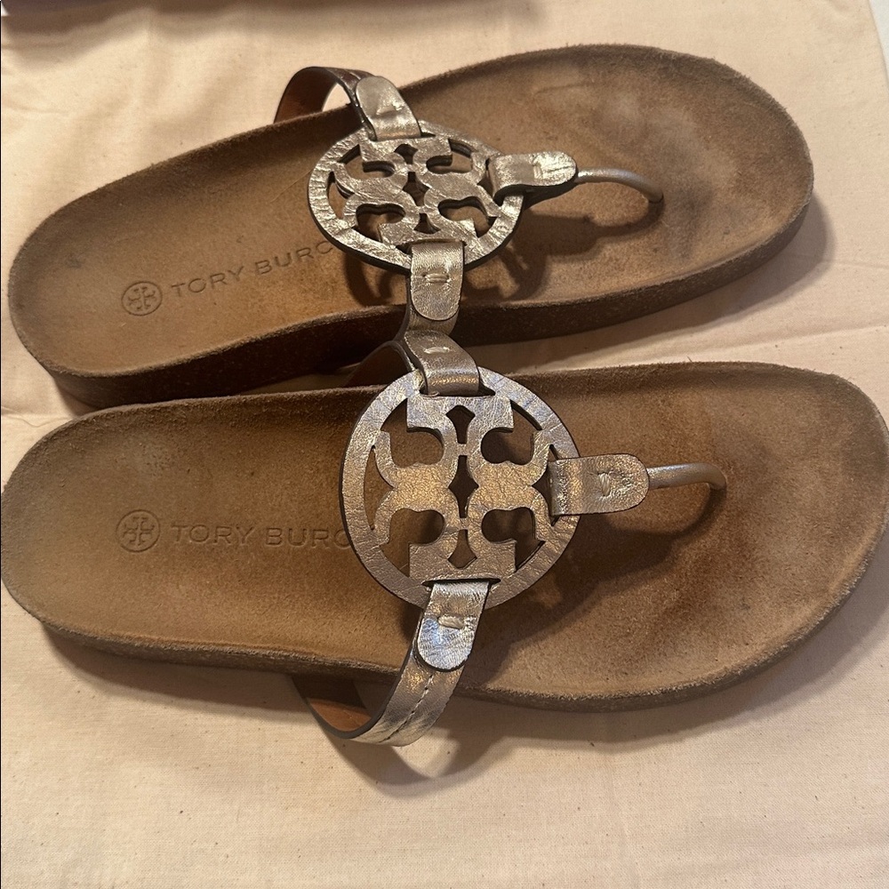 Tory Burch Metallic Gold Logo Thong Sandals too big for me never worn - Picture 2 of 5